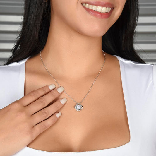 Rozenbox met een liefdeketting voor mama