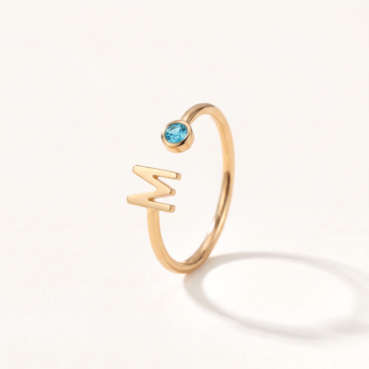 LEYA Geboortesteen ring met initiaal