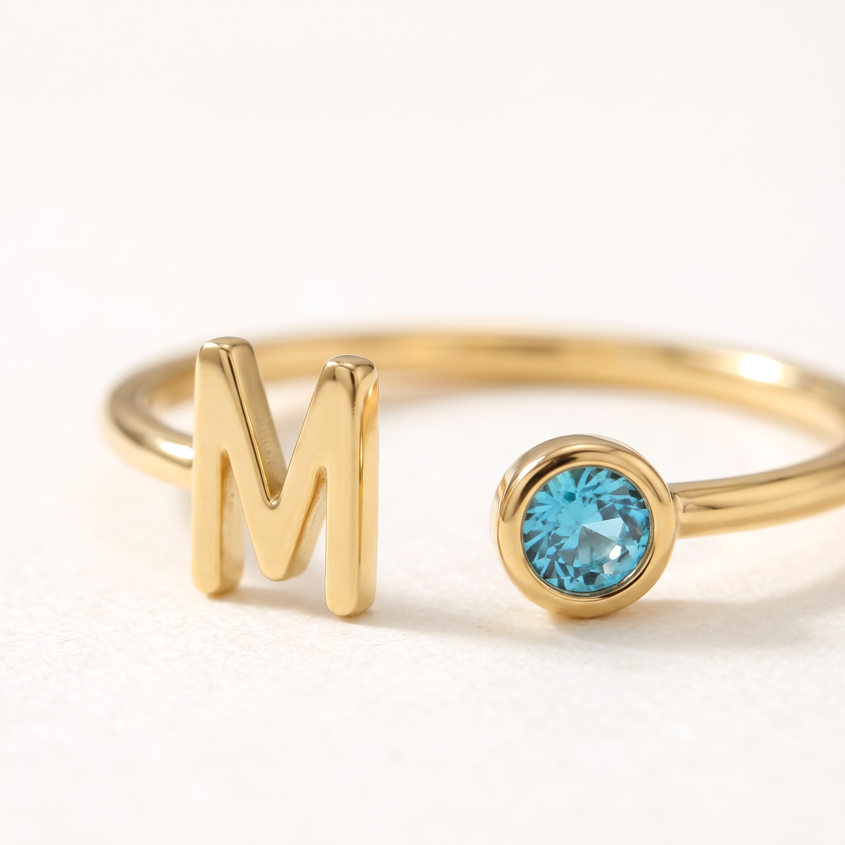 LEYA Geboortesteen ring met initiaal