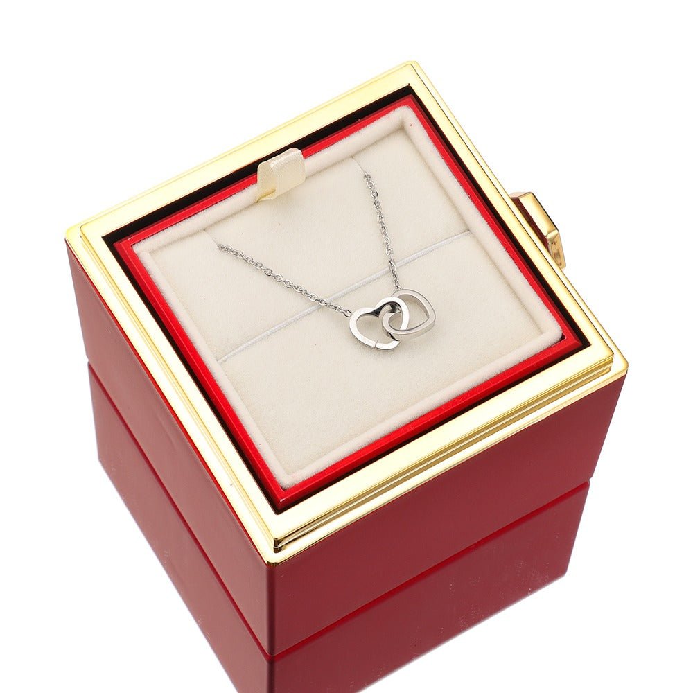 Rozenbox met een hartjesketting