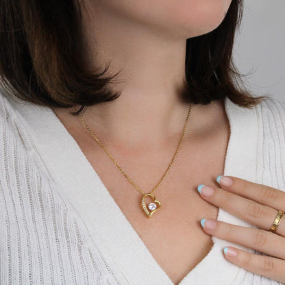 Rozenbox met een hartketting voor je schat