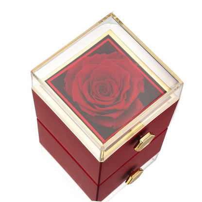 Rozenbox met een hartjesketting