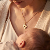 Ketting met babyvoetjes en gravure