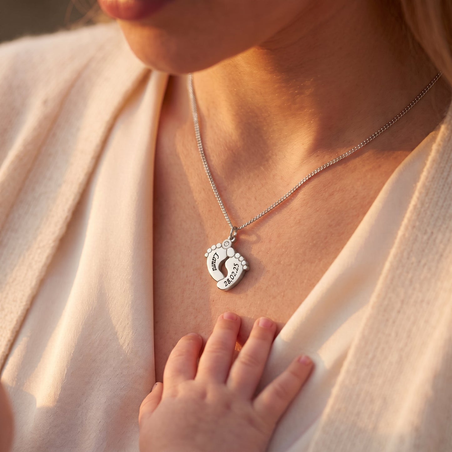 Ketting met babyvoetjes en gravure