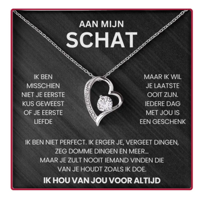 Rozenbox met een hartketting voor je schat