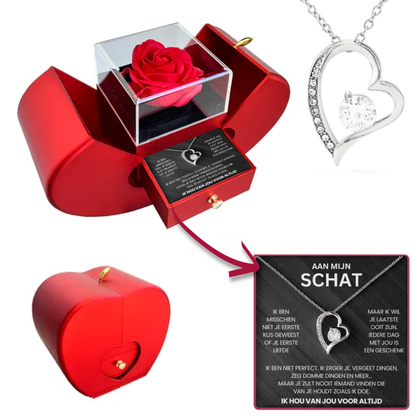 Rozenbox met een hartketting voor je schat