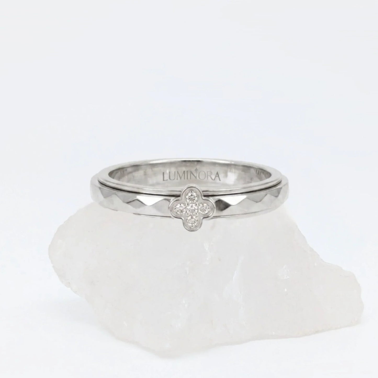 Clover Ring