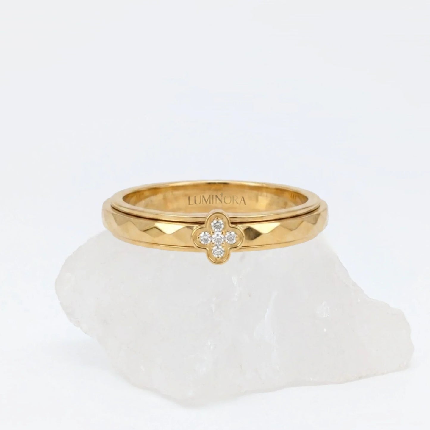 Clover Ring