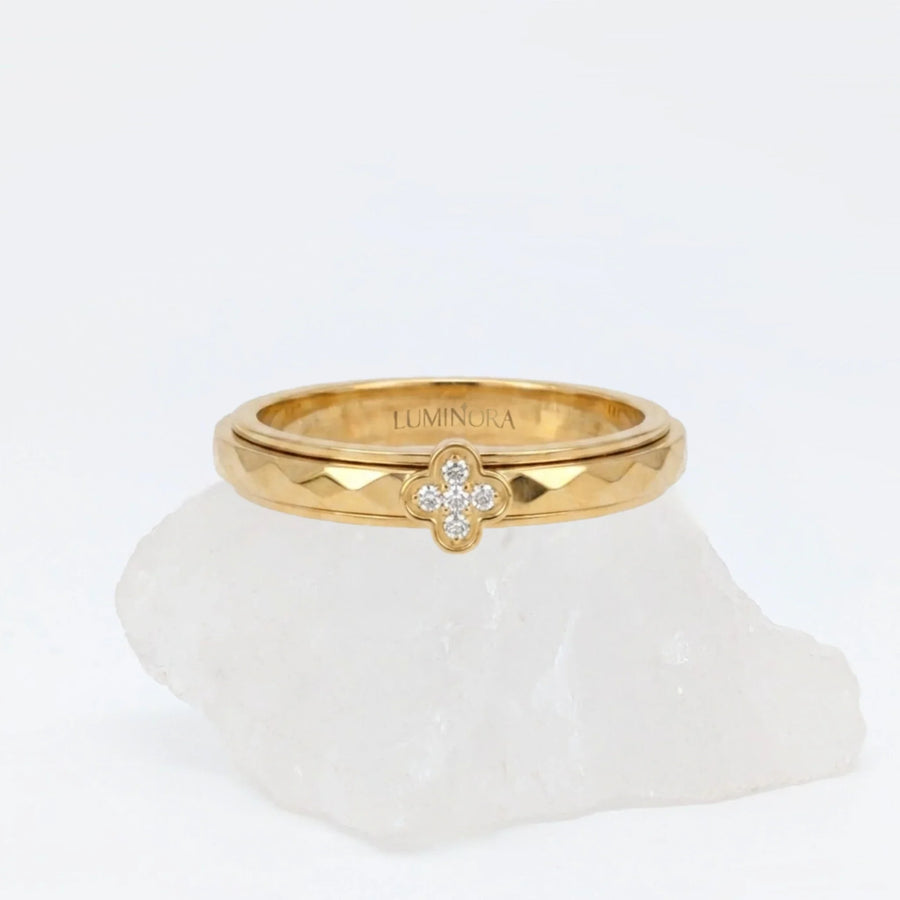 Clover Ring