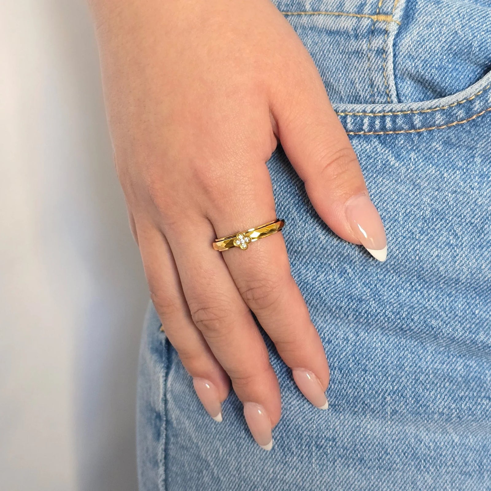 Clover Ring